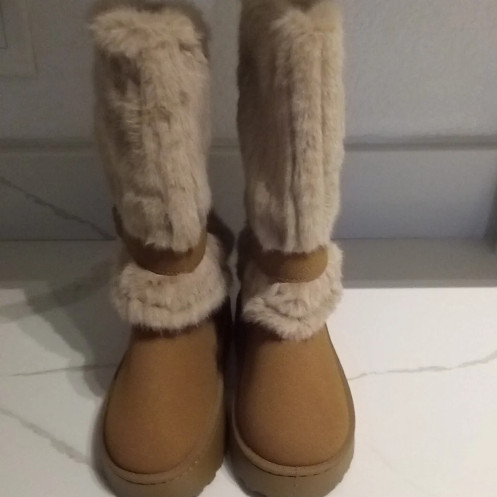 Cozy‎ Tan Fur-Lined Women's Boots
